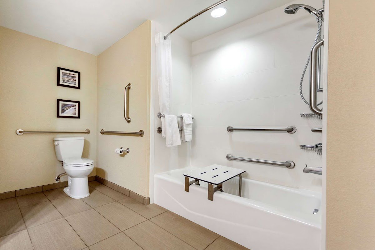 COMFORT INN SIDNEY - Image 4