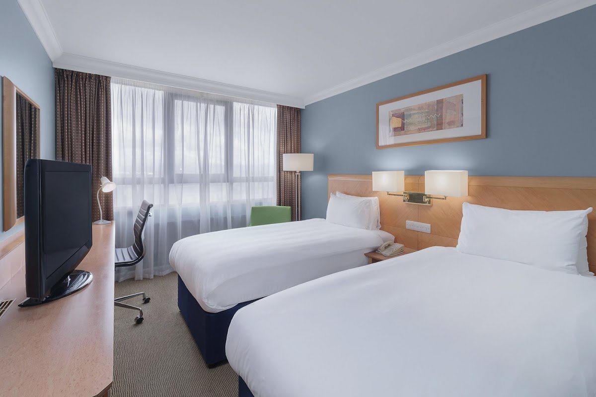 HOLIDAY INN KENSINGTON FORUM - Image 2