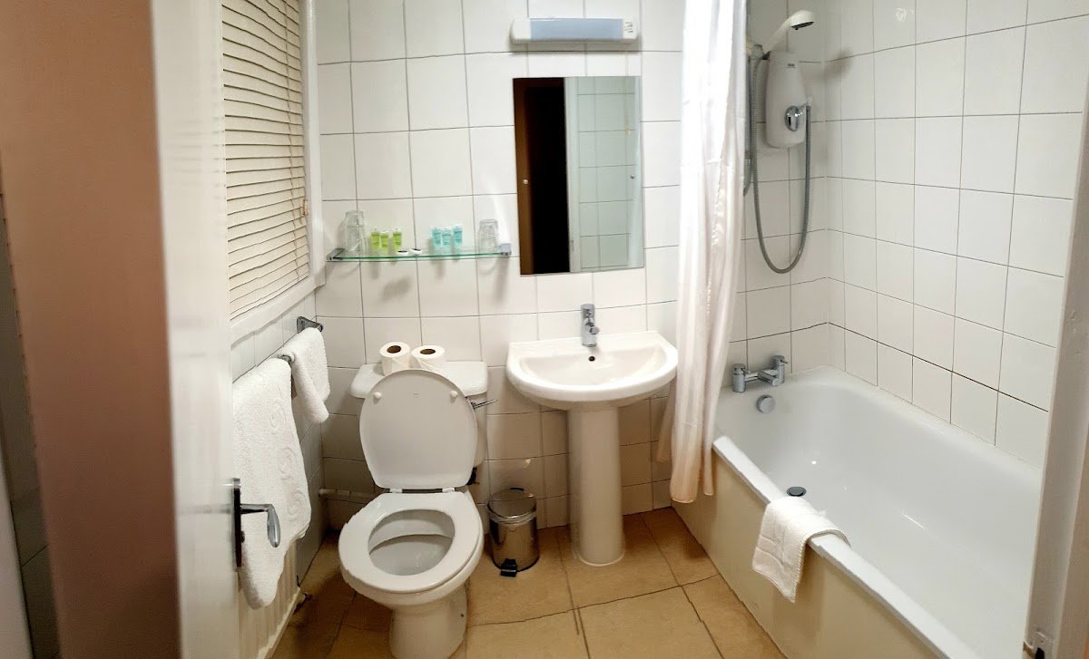 WARREN LODGE HOTEL - Image 3